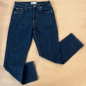 Zara ankle/cropped straight jeans